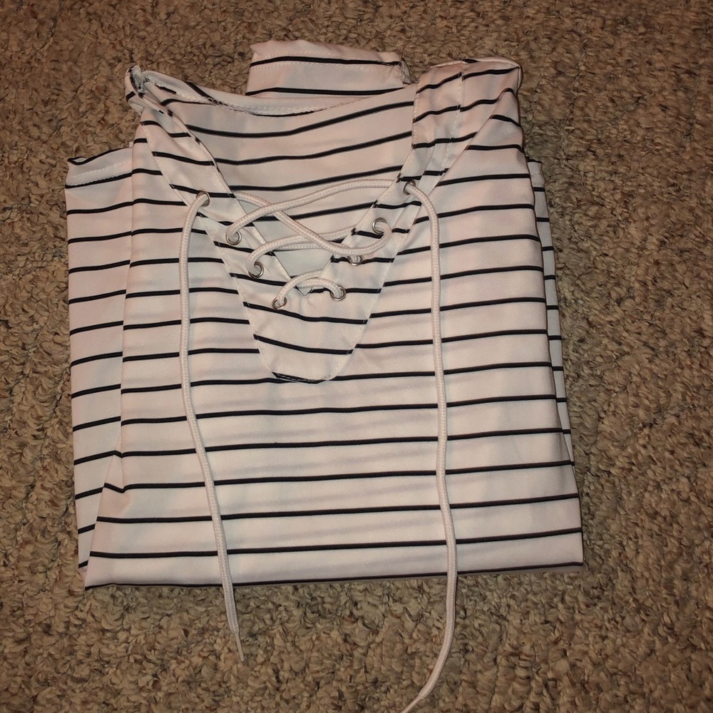Black & white striped long sleeve-shirt
